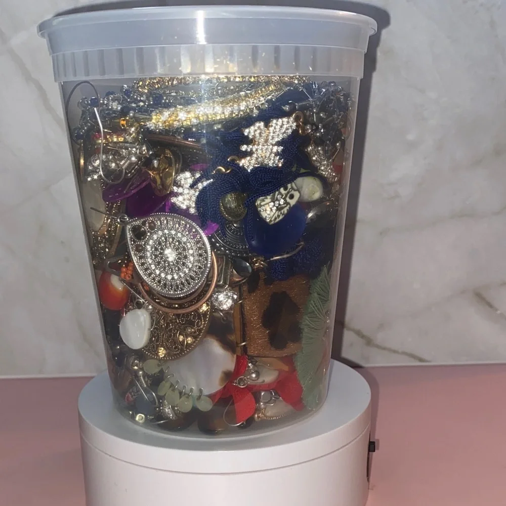 Mystery Jewelry JUST EARRINGS OVER 100 PAIRS - Picture 4 of 7